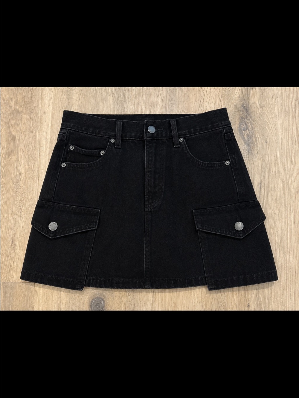 The 90s Mid Rise Cargo Mini Skirt. Washed once. Ships fast. Aritzia. Size 25.